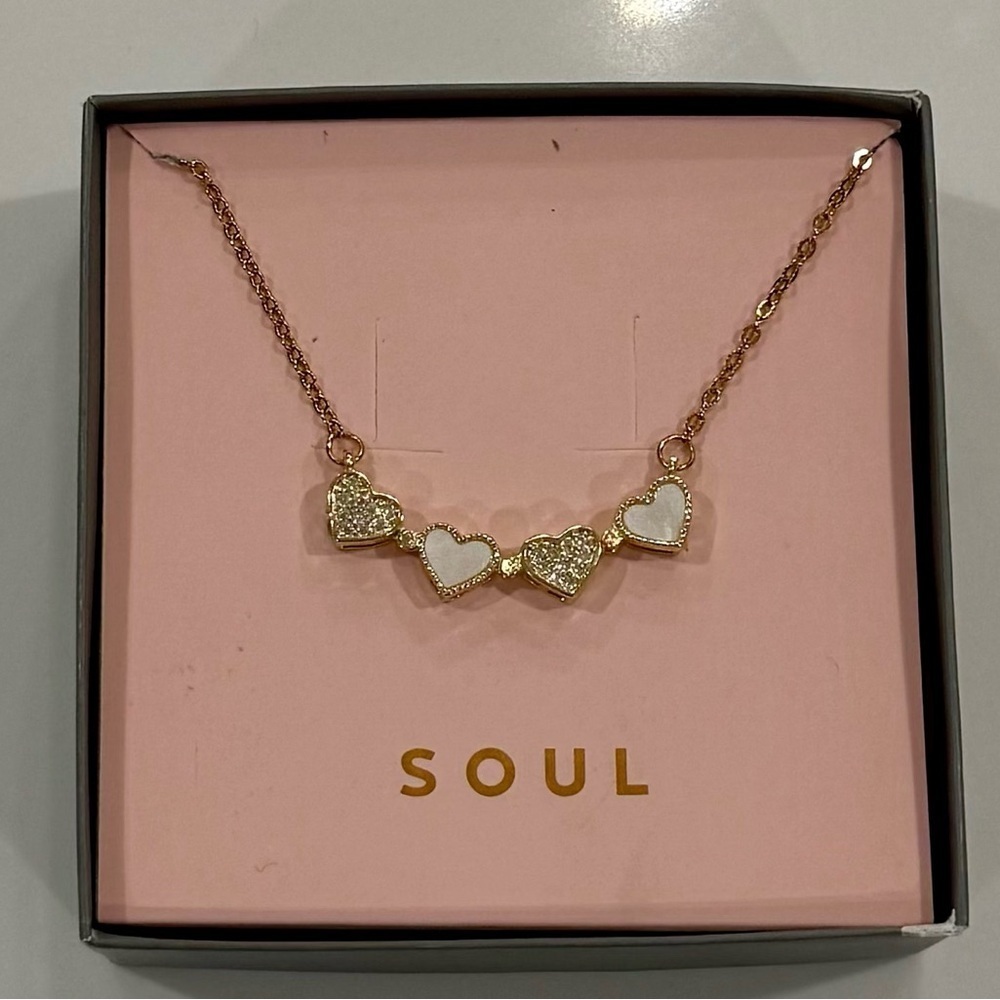 NWT Magnetic hearts clover dainty necklace